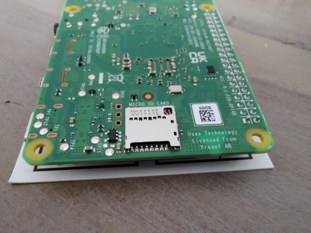 Onderkant raspberry Pi Micro SD Kaart